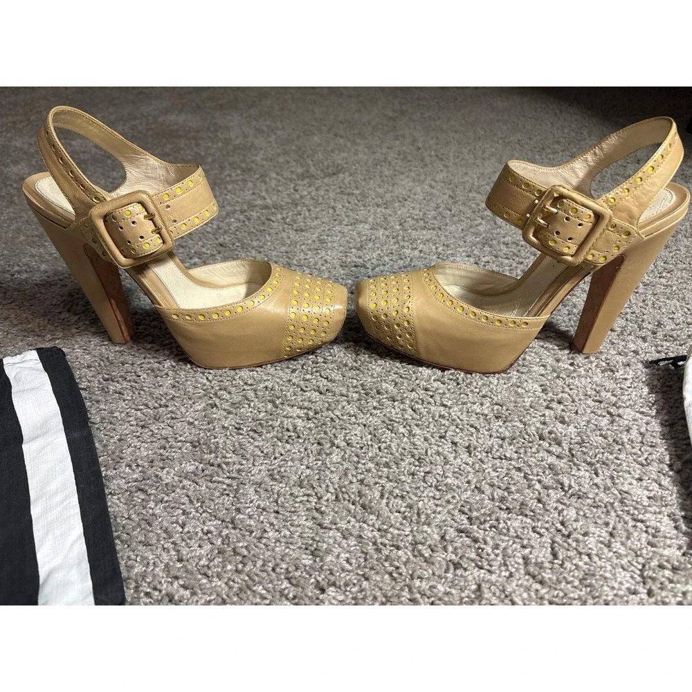 LAMB Gwen Stefani Tan Beige Yellow Perforated Platform Mary Jane Heels Pumps 6.5